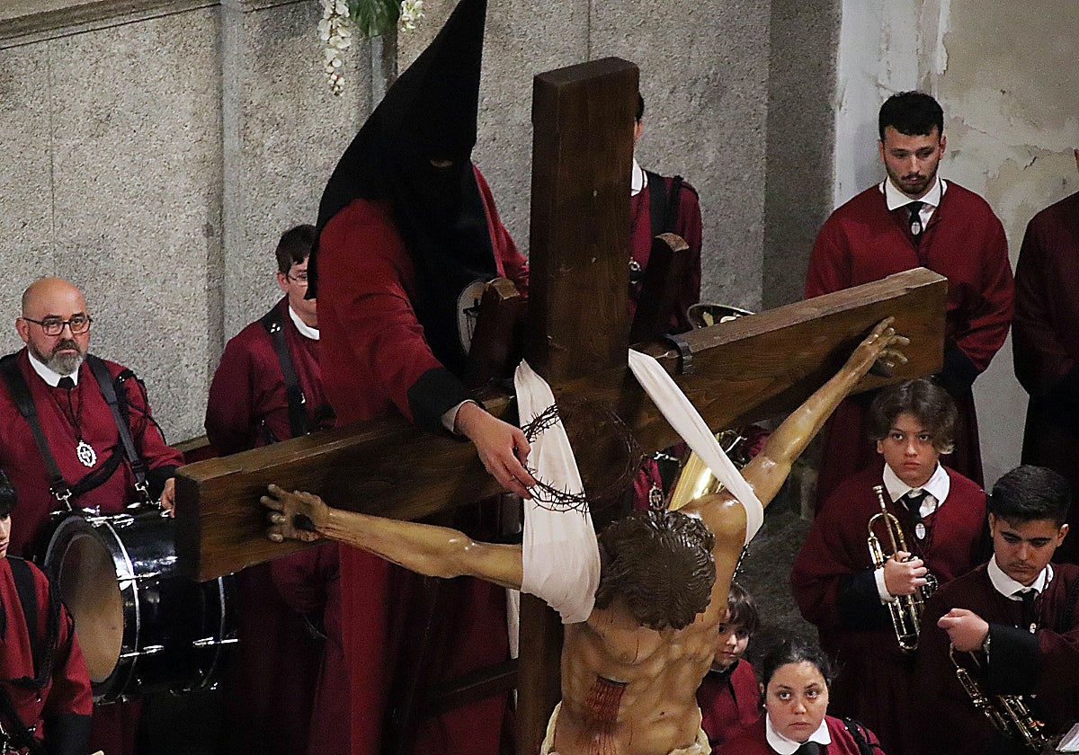Acto del desenclavo, celebrado a cubierto en León ante la previsión de lluvia este Sábado Santo
