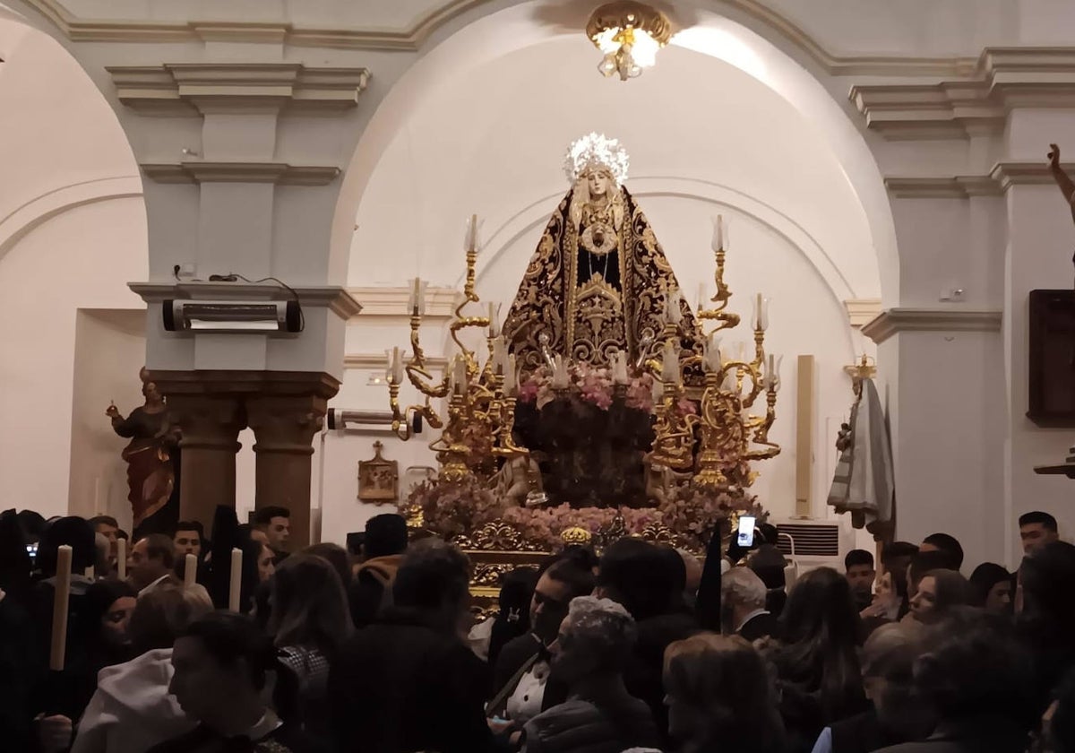 La Virgen de la Soledad y Quinta Angustia, en el interior de su templo