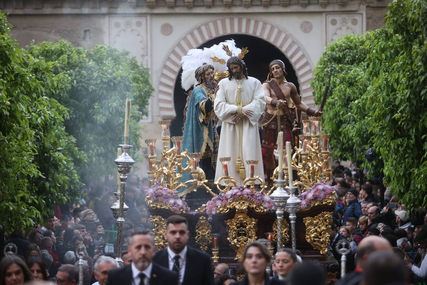 Fotos: los bellos traslados del Amor y la Vera-Cruz desde la Catedral de Córdoba a sus templos