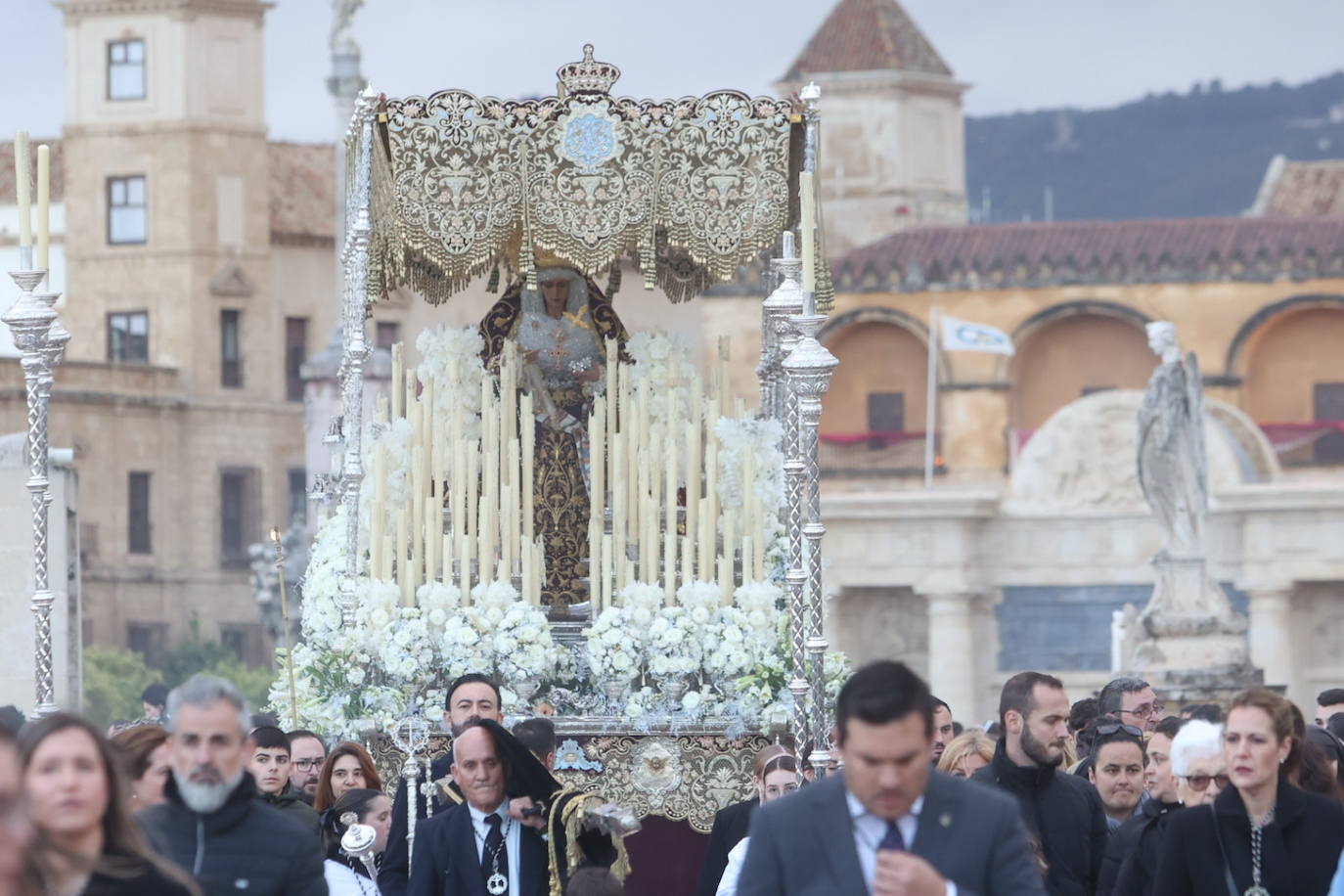 Fotos: los bellos traslados del Amor y la Vera-Cruz desde la Catedral de Córdoba a sus templos