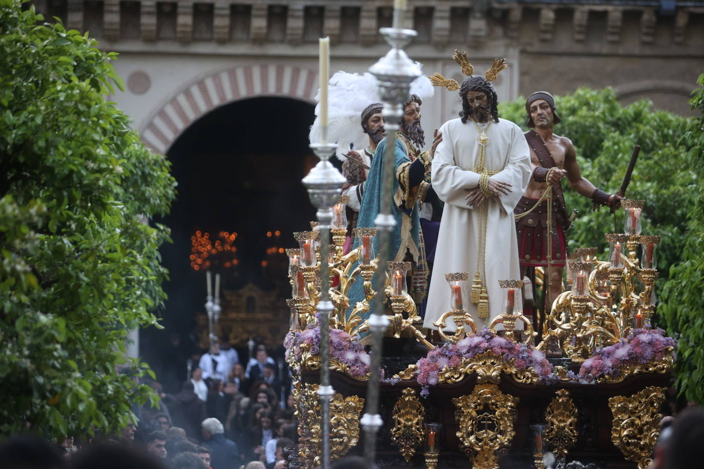 Fotos: los bellos traslados del Amor y la Vera-Cruz desde la Catedral de Córdoba a sus templos