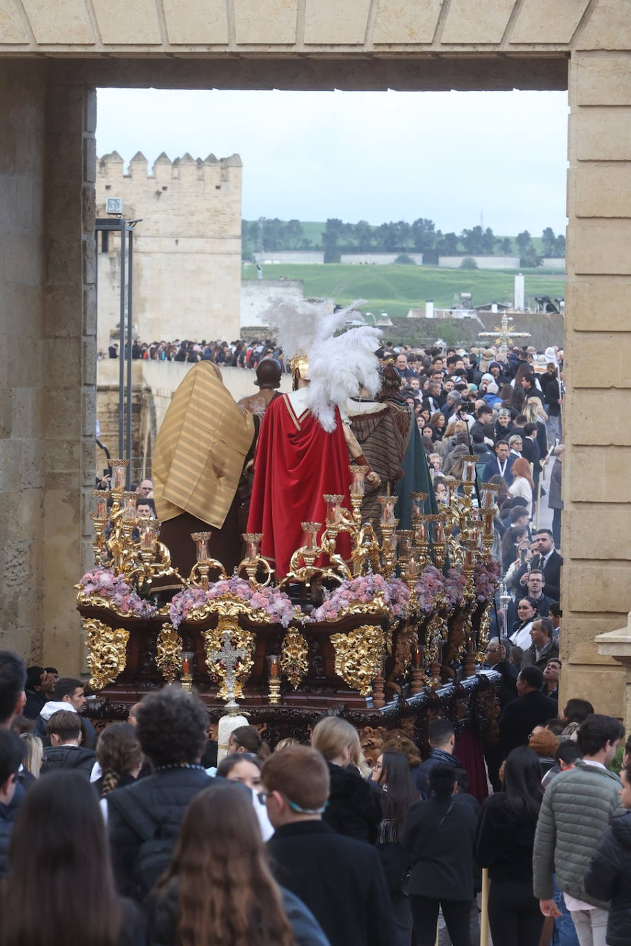 Fotos: los bellos traslados del Amor y la Vera-Cruz desde la Catedral de Córdoba a sus templos
