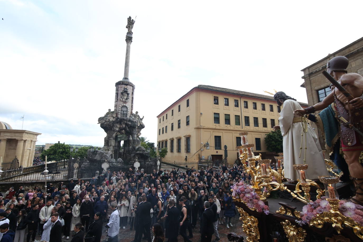 Fotos: los bellos traslados del Amor y la Vera-Cruz desde la Catedral de Córdoba a sus templos