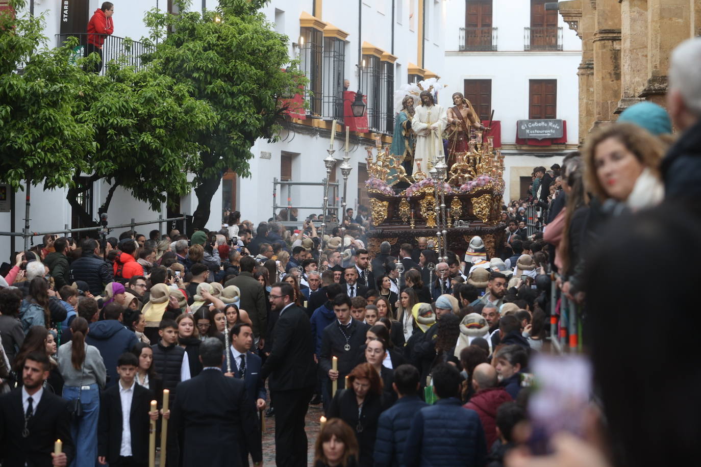 Fotos: los bellos traslados del Amor y la Vera-Cruz desde la Catedral de Córdoba a sus templos