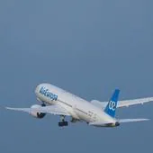 Un rayo alcanza un avión en pleno aterrizaje en Vigo y provoca un retraso de más de siete horas en otro vuelo
