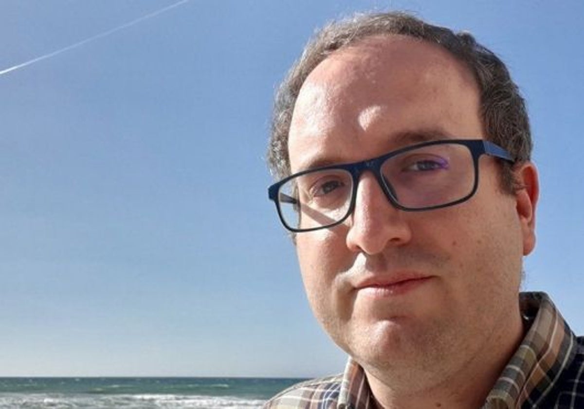 El poeta y escritor lucentino Manuel Guerrero