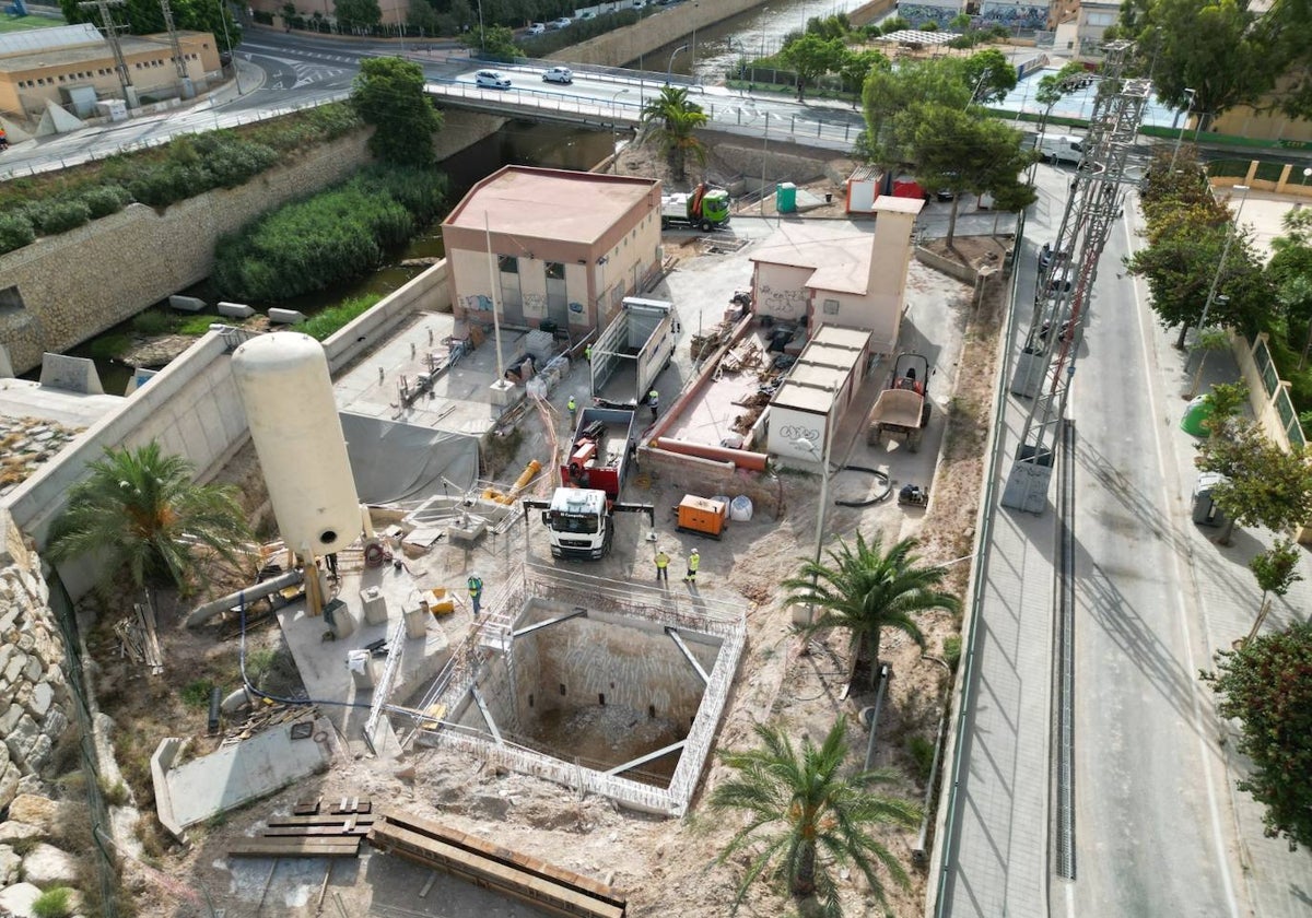 Imagen de los trabajos en el ciclo integral del agua de Alicante