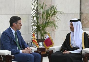 Pedro Sánchez elude hablar de los derechos de la mujer en Catar delante del primer ministro del país