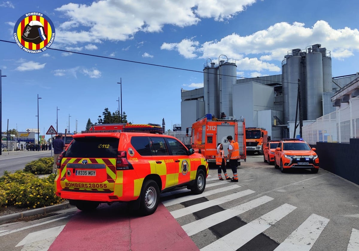 Un incendio en la fábrica de Dulcesol en Gandía obliga a desalojar a medio  millar de personas y se salda con trece atendidos por inhalar humo