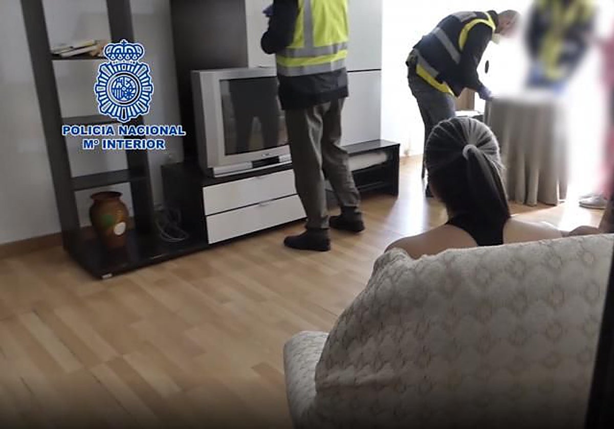 Imagen de archivo de la desarticulación de un piso prostíbulo en 2020 por parte de la Policía Nacional