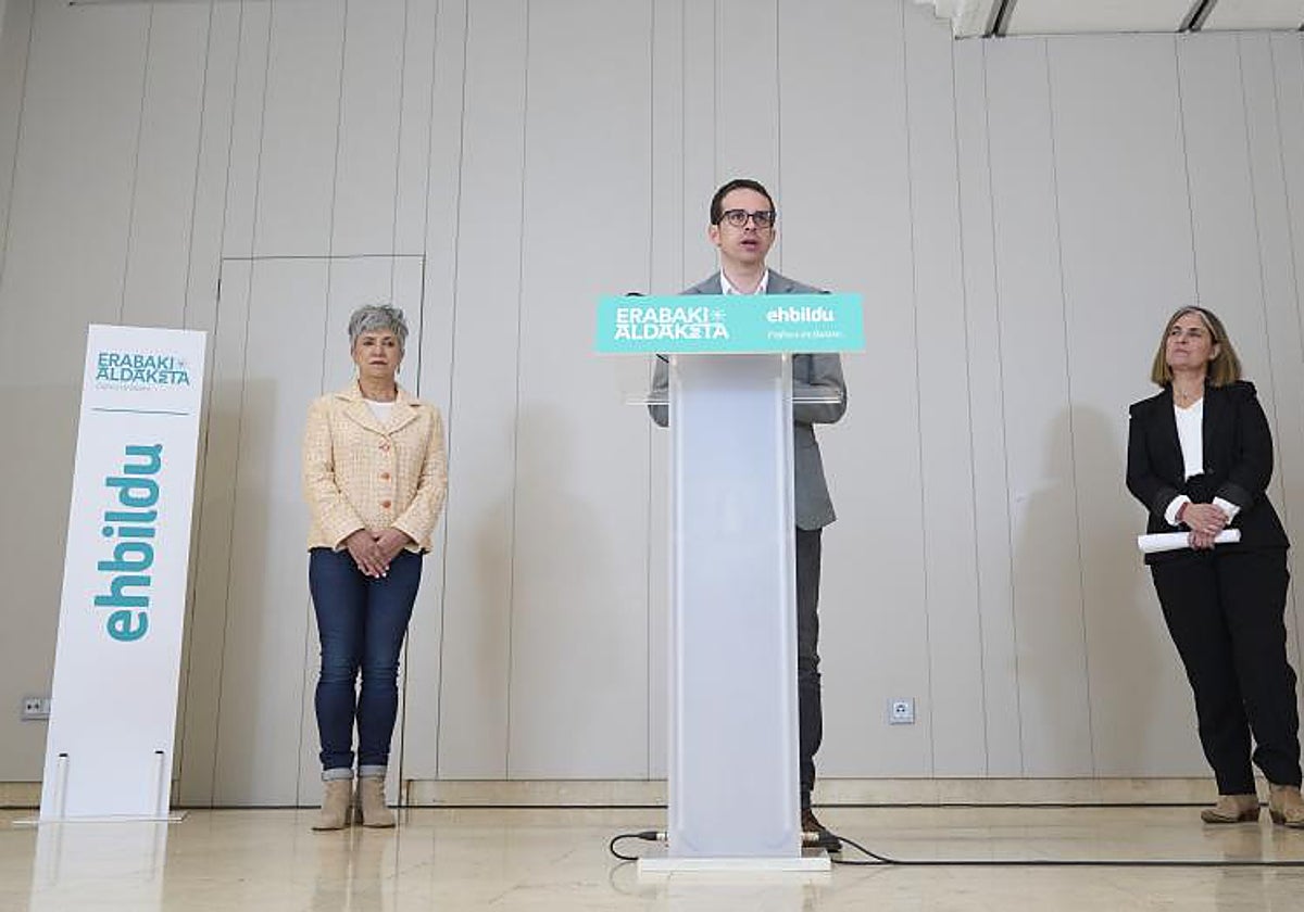 El candidato de Bildu, Peio Otxandiano, en un acto este jueves en San Sebastián