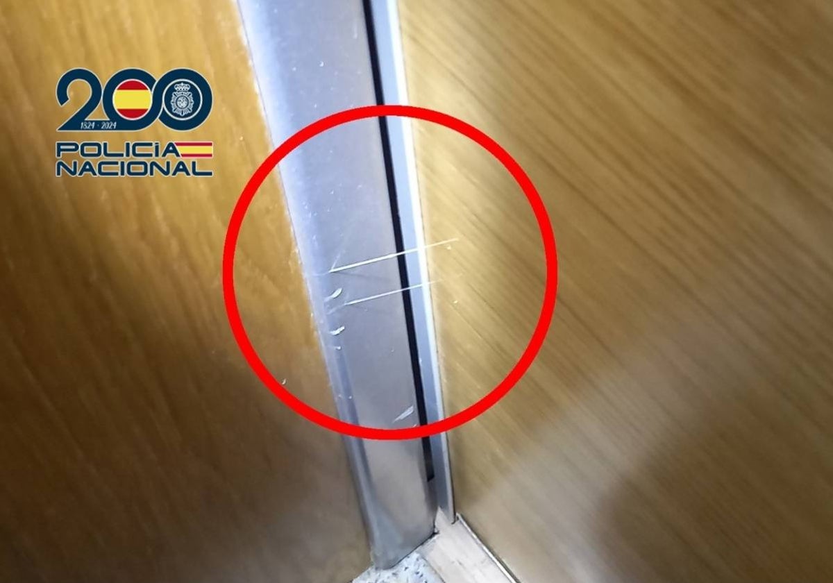 Imagen de un casa marcada por los ladrones en Valencia
