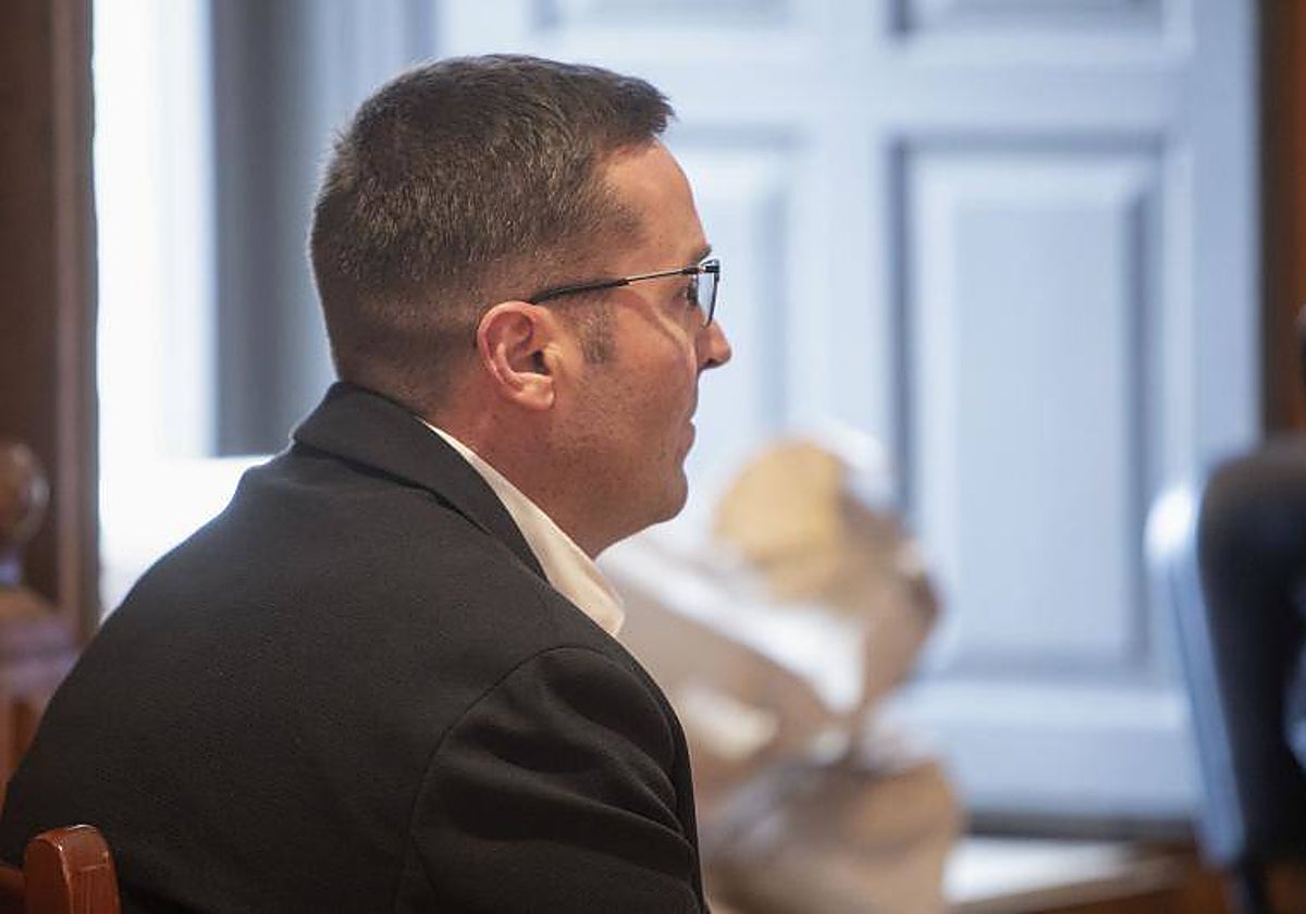 El ahora condenado, José Eirín, en una de las sesiones del juicio, celebrado en la Audiencia de Pontevedra