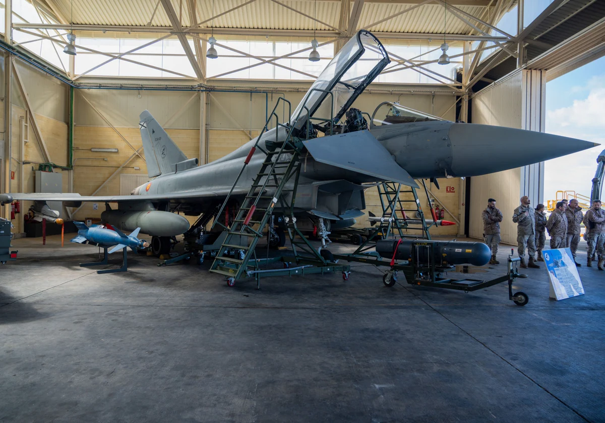 Avión de combate Eurofighter en la base aérea de Morón