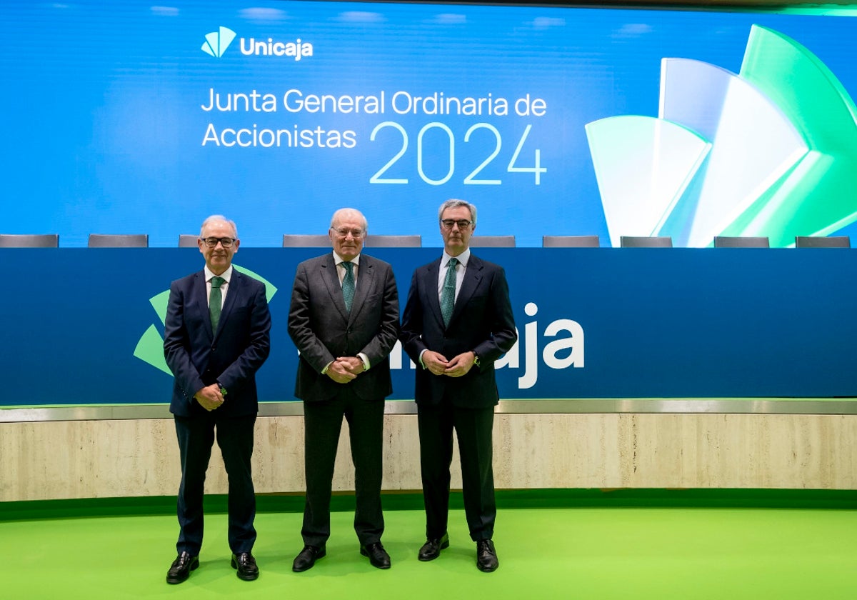 Isidro Rubiales con Manuel Azuaga y José Sevilla en Málaga