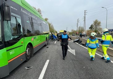 Tres muertos y dos heridos muy graves tras un accidente en un cruce regulado por semáforo de la M-406 de Madrid