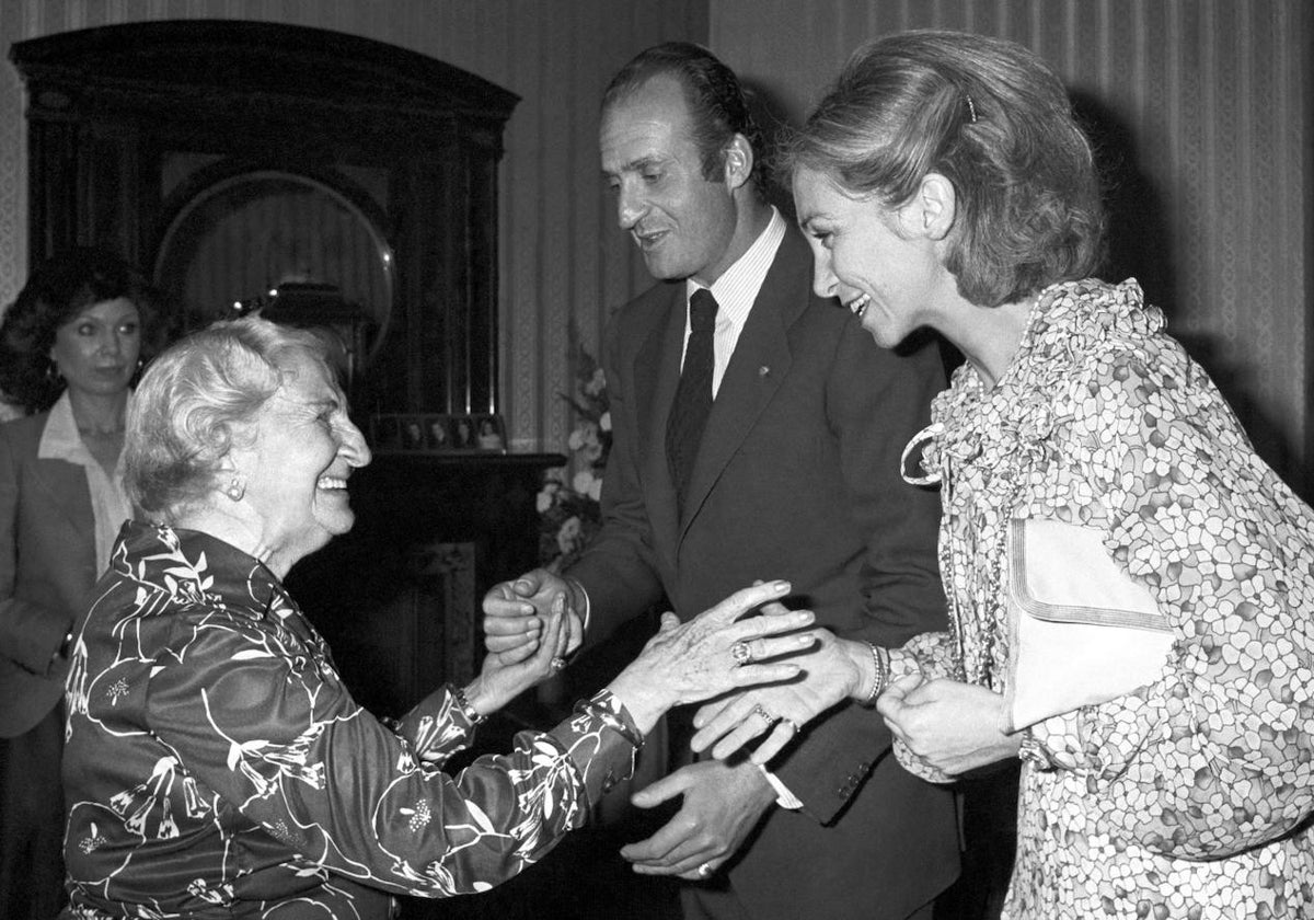 Los Reyes viajan a México y visitan a la viuda de Manuel Azaña, Dolores Rivas Cherif, en 1978