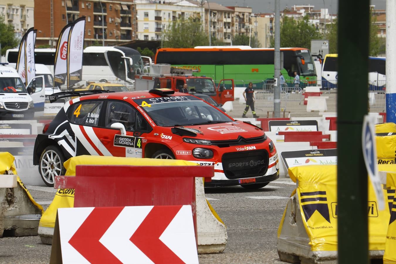 Las mejores imágenes del trepidante tramo urbano del Rallye Sierra Morena 2024