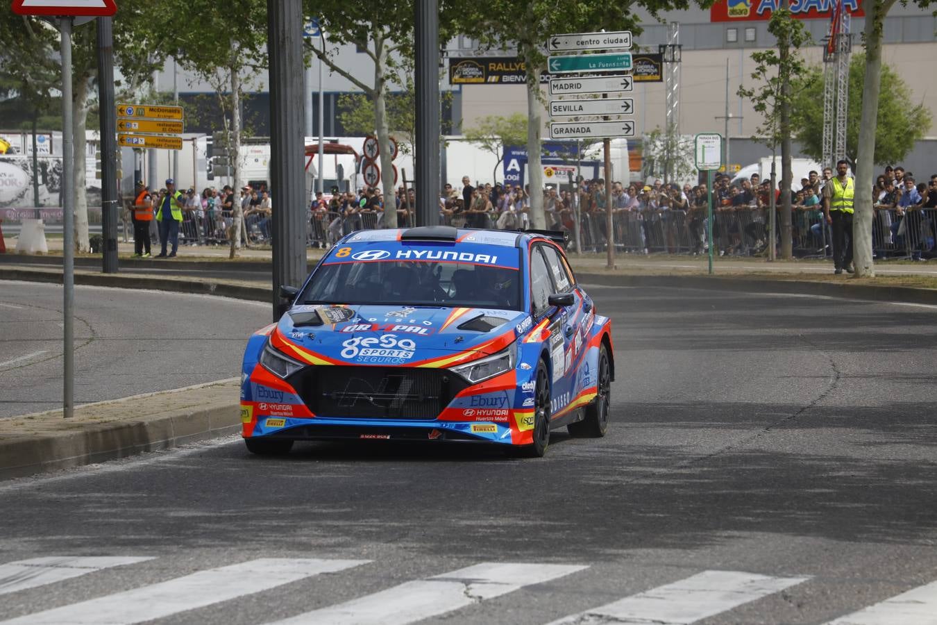 Las mejores imágenes del trepidante tramo urbano del Rallye Sierra Morena 2024