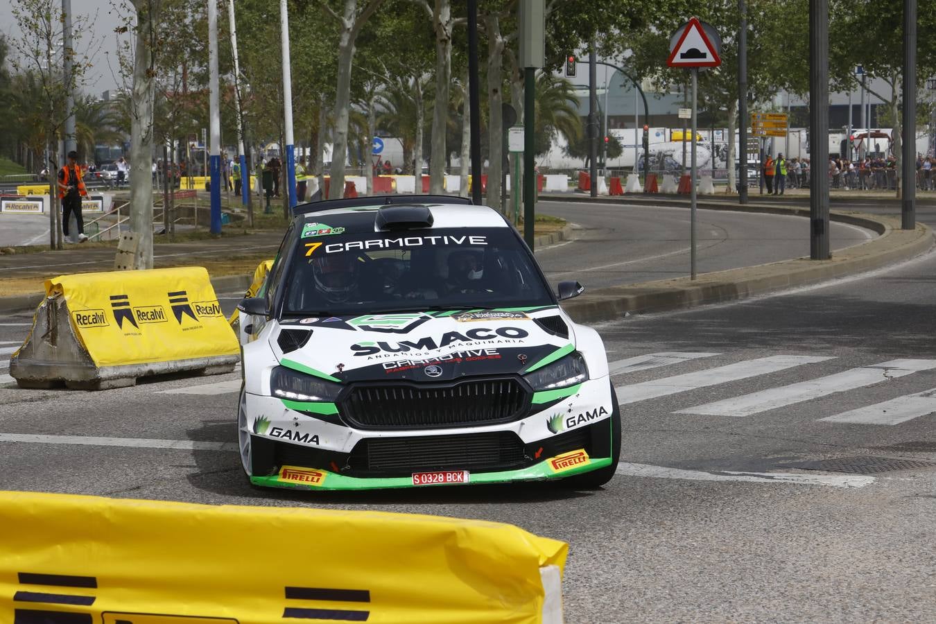 Las mejores imágenes del trepidante tramo urbano del Rallye Sierra Morena 2024