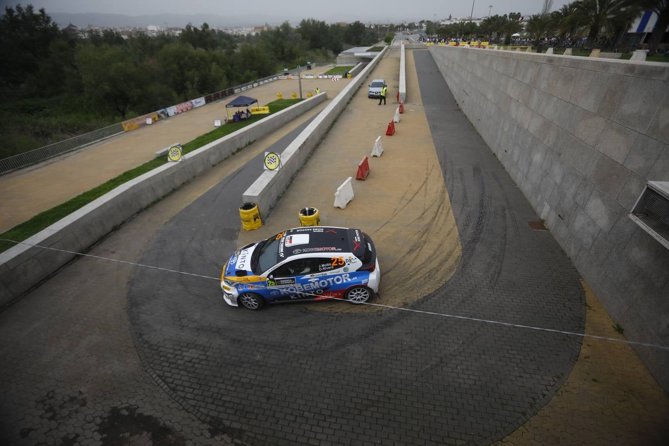 Las mejores imágenes del trepidante tramo urbano del Rallye Sierra Morena 2024