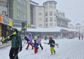 Las fuertes rachas de viento obligan a cerrar este sábado la estación de esquí de Sierra Nevada