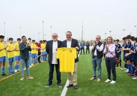 La Diputación y el Ayuntamiento de El Campello invierten 220.000 euros en la renovación del césped del campo de fútbol de El Campello