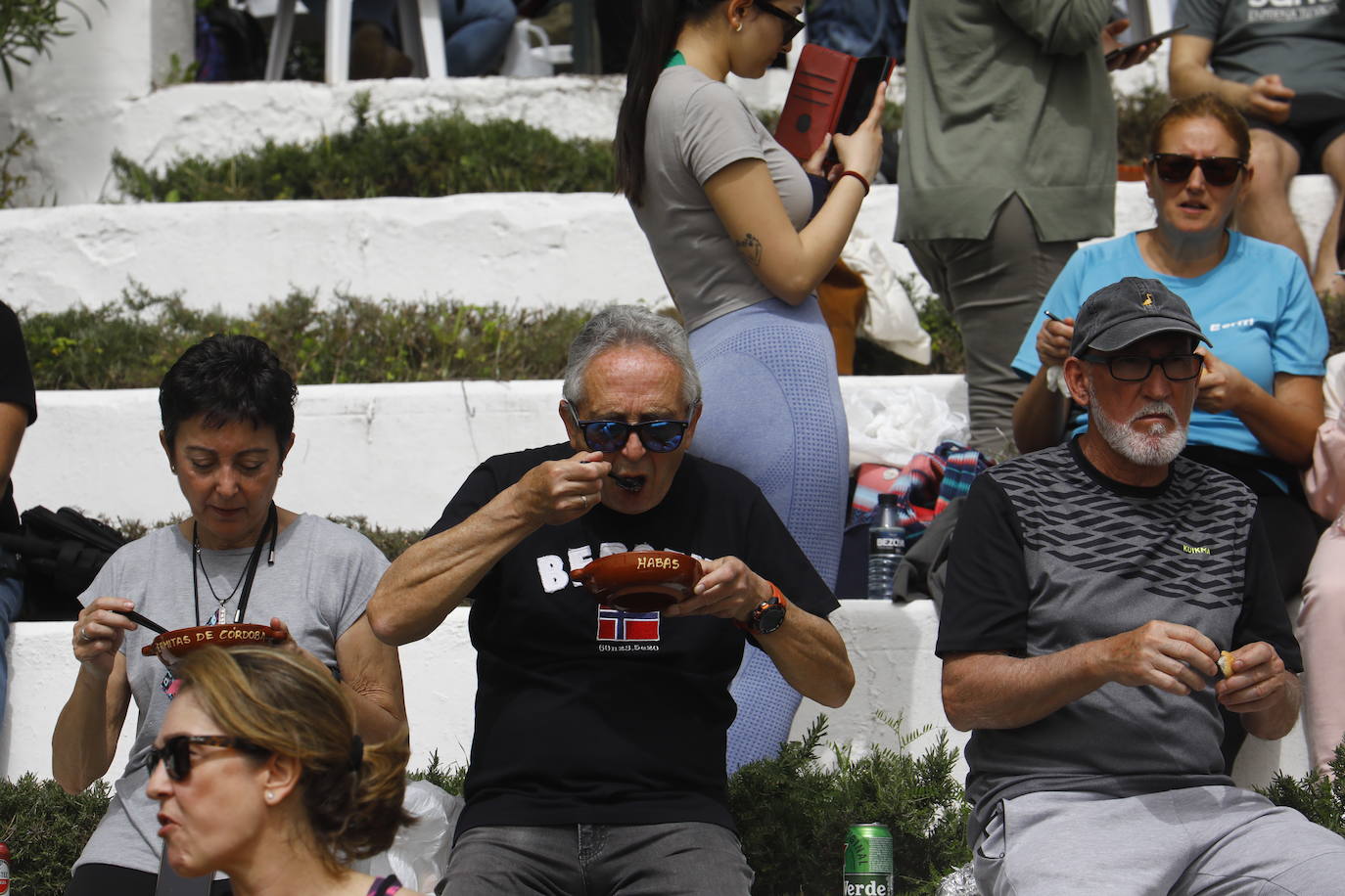 Fotos: las populares y concurridas habas de las Ermitas de Córdoba