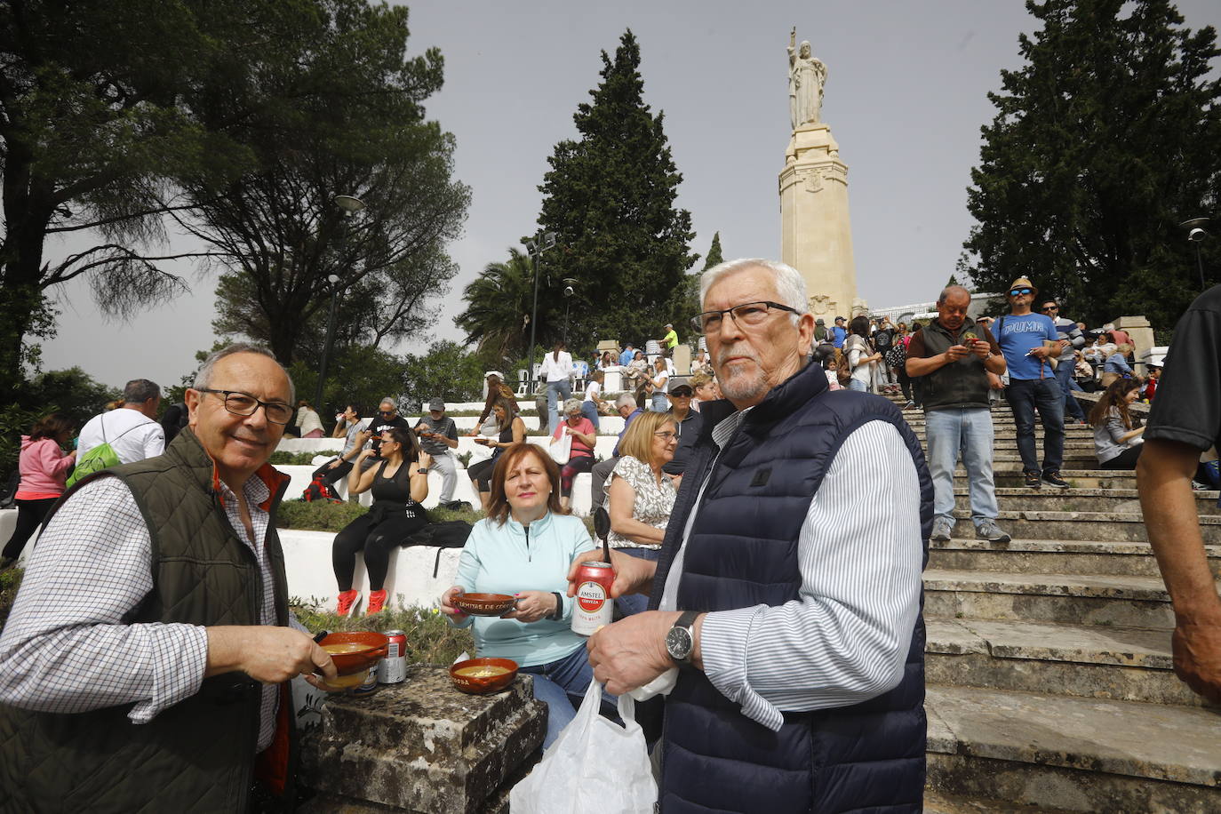 Fotos: las populares y concurridas habas de las Ermitas de Córdoba