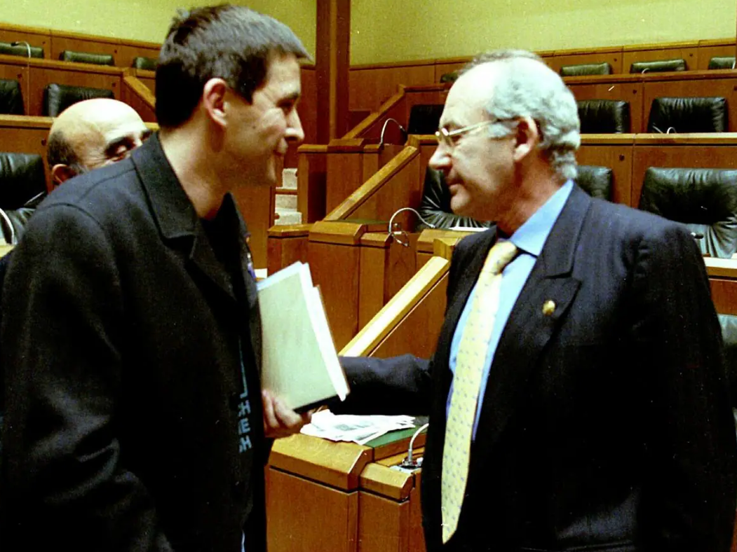 Con Arnaldo Otegi en el Parlamento de Vitoria