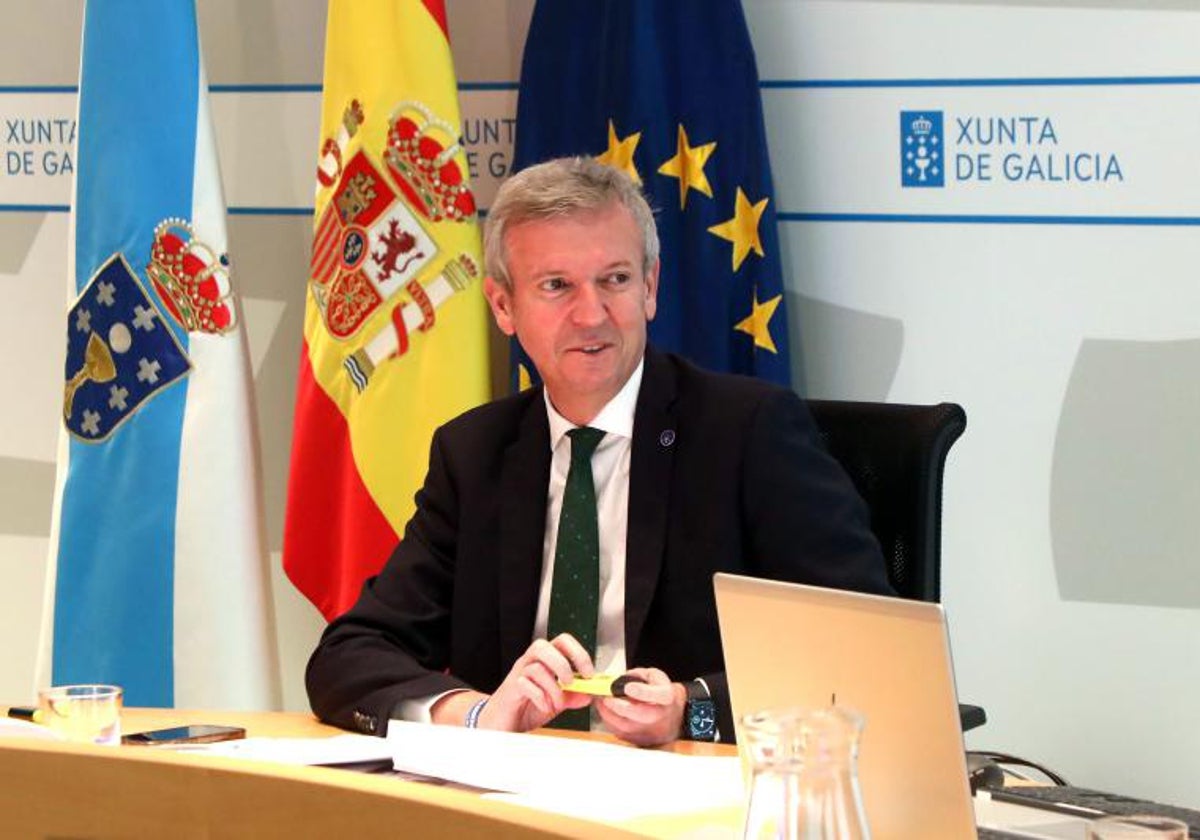 Alfonso Rueda, minutos antes de asistir a una reunión del Consello, a finales de febrero