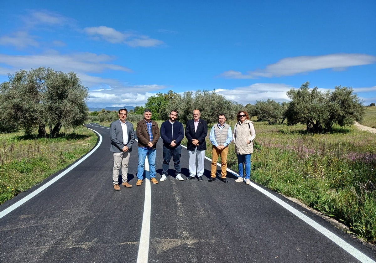 José Eugenio del Castillo junto a los alcaldes de Méntrida y Santa Cruz del Retamar