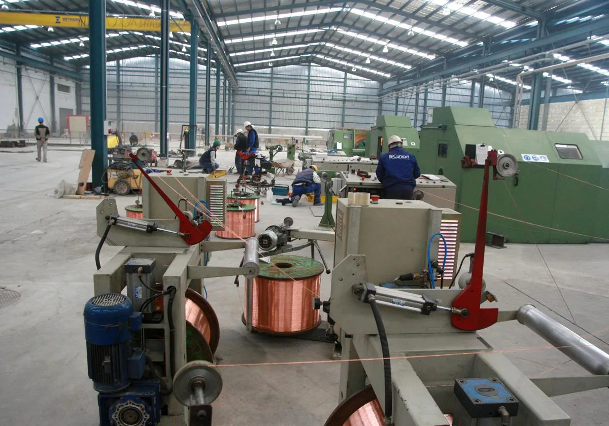 Interior de una de las naves de Cunext en sus sede de Ponientel