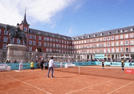 La Plaza Mayor de Madrid se convierte en una pista de tenis por el Open: precio por jugar y cómo reservar la pista