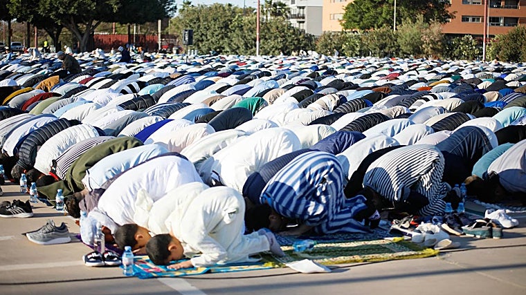 Los musulmanes celebran la fiesta del Fin del Ramadán este miércoles en Almería
