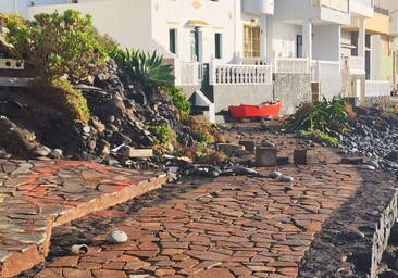 Más de una decena de vecinos de Tenerife han pasado la noche en albergues por el temporal marítimo