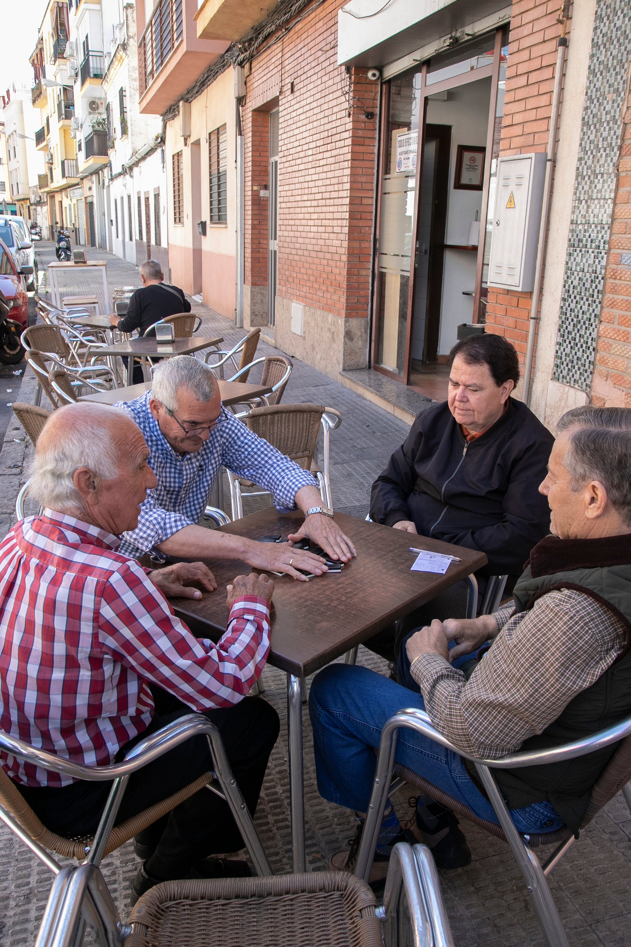Fotos: un barrio de Córdoba sumido en la quietud por dos crímenes en una semana