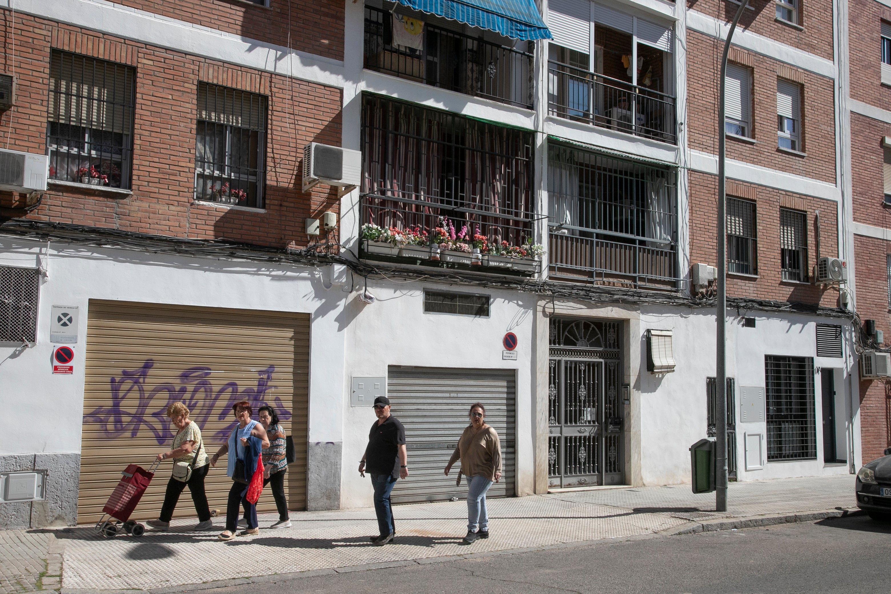 Fotos: un barrio de Córdoba sumido en la quietud por dos crímenes en una semana