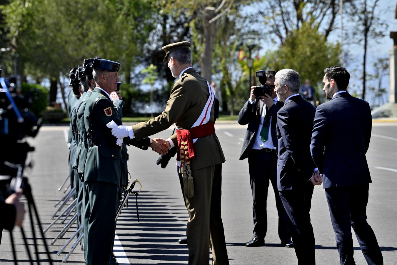 Un momento del acto de jura de bandera de la 129 promoción de la Academia de la Guardia Civil de Baeza 