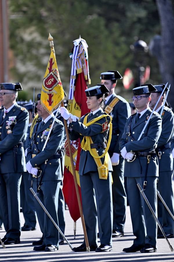 Un momento del acto de jura de bandera de la 129 promoción de la Academia de la Guardia Civil de Baeza 