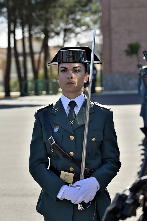 Un momento del acto de jura de bandera de la 129 promoción de la Academia de la Guardia Civil de Baeza 