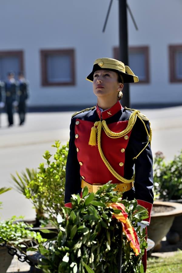 Un momento del acto de jura de bandera de la 129 promoción de la Academia de la Guardia Civil de Baeza 