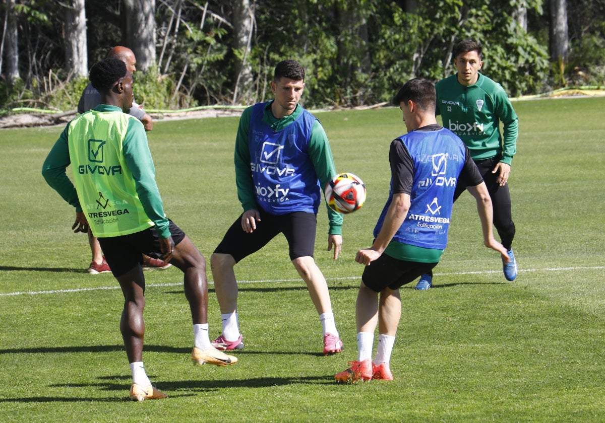 Los jugadores del Córdoba se ejercitan en la Ciudad Deportiva