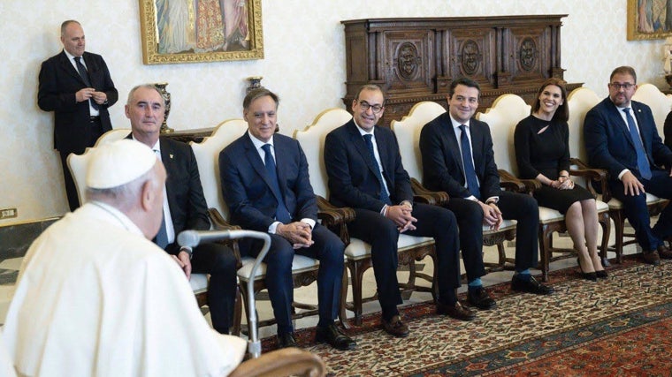 El Papa Francisco durante la audiencia privada del Grupo Ciudades Patrimonio de la Humanidad en El Vaticano