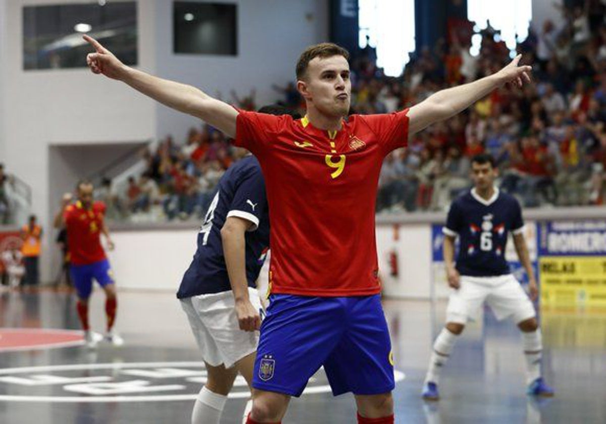 Daniel García celebra el 2-0 en el amistoso ante Paraguay en el 'Manzanares Arena'