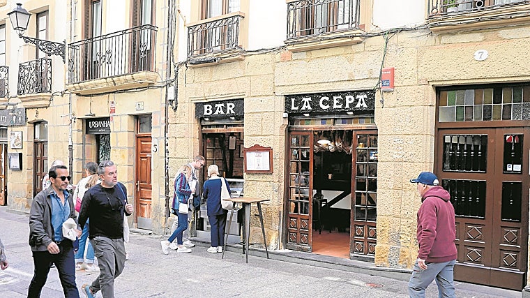 El bar de la parte vieja de San Sebastián donde Gregorio Ordóñez fue asesinado mientras comía