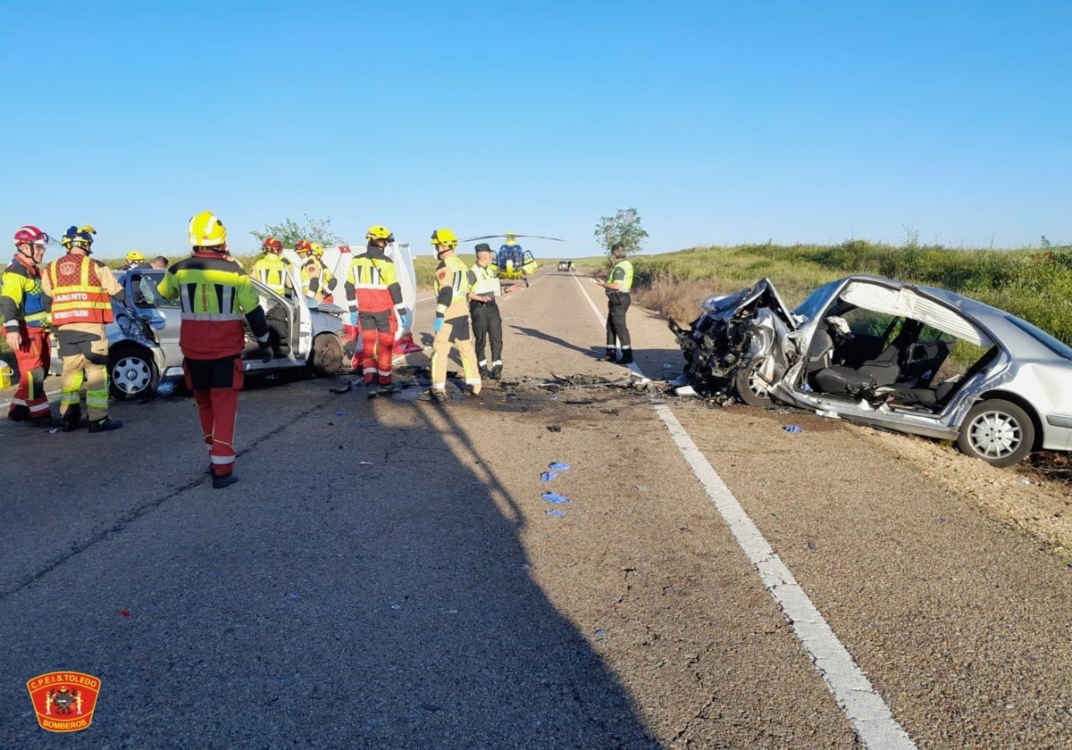 Un muerto y dos heridos tras el choque frontal de dos turismos en  Villasequilla