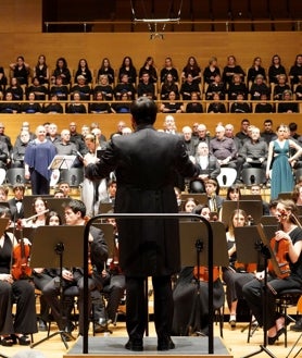 Imagen secundaria 2 - De la mano de Ernesto Monsalve y Carlos Aganzo, el Centro Cultural Miguel Delibes de Valladolid ha acogido el estreno de la adaptación de la Novena Sinfonía de Beethoven en castellano