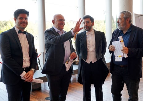 Imagen secundaria 1 - De la mano de Ernesto Monsalve y Carlos Aganzo, el Centro Cultural Miguel Delibes de Valladolid ha acogido el estreno de la adaptación de la Novena Sinfonía de Beethoven en castellano