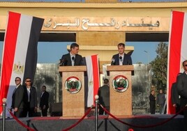 Pedro Sánchez junto al primer ministro belga Alexander De Croo el pasado mes de noviembre en Rafah (Egipto)
